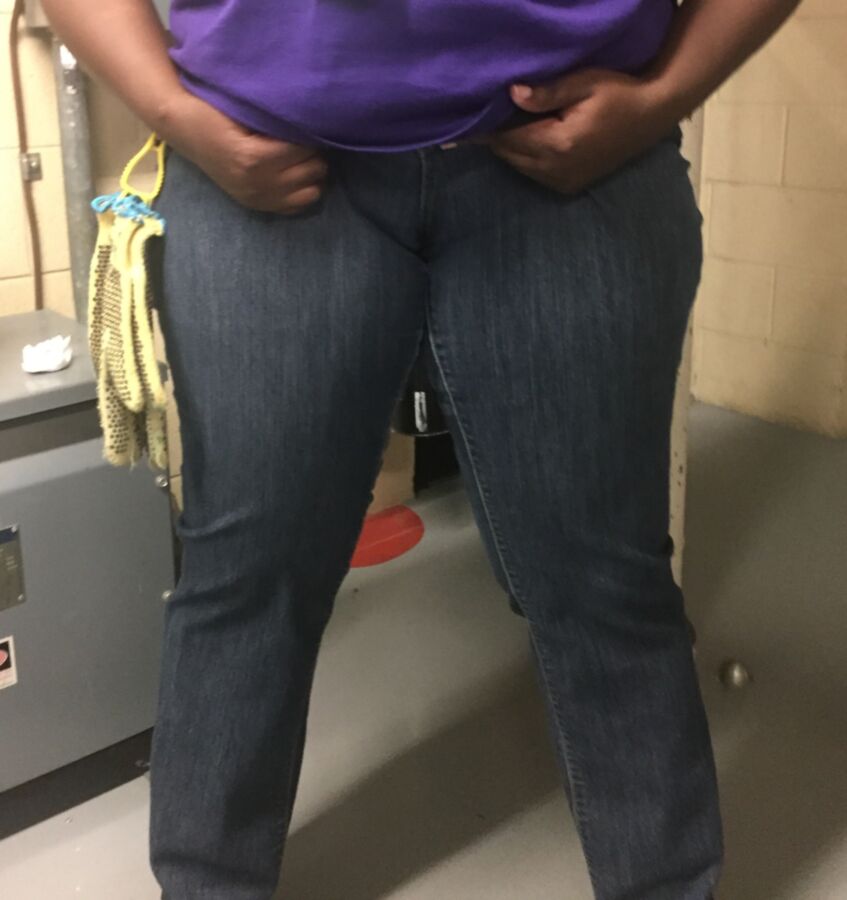 Free porn pics of Big ass at work! 9 of 21 pics