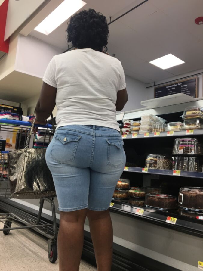 Free porn pics of Store Candids of big booty ebony GRANNY 3 of 16 pics