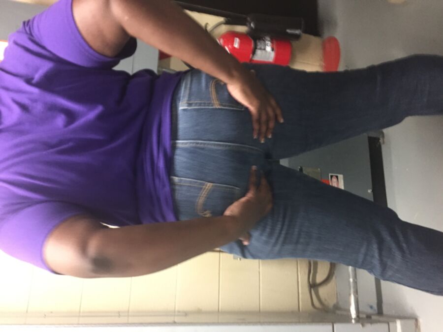 Free porn pics of Big ass at work! 13 of 21 pics