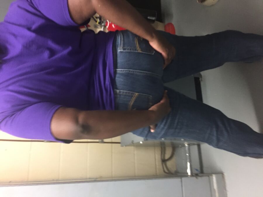 Free porn pics of Big ass at work! 12 of 21 pics