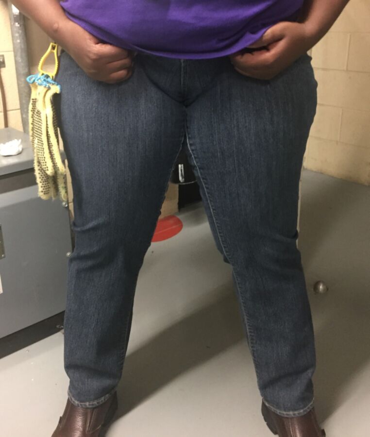 Free porn pics of Big ass at work! 8 of 21 pics