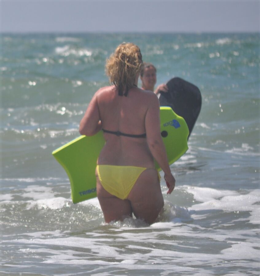 Free porn pics of My yellow bikini pissing in the Sea Linda Finemb 13 of 28 pics