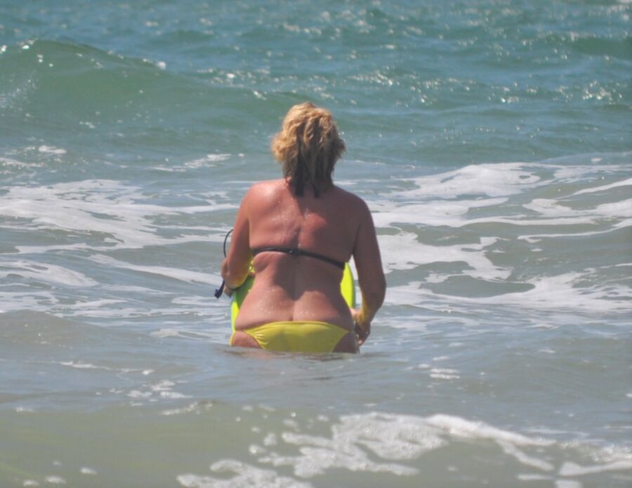 Free porn pics of My yellow bikini pissing in the Sea Linda Finemb 17 of 28 pics