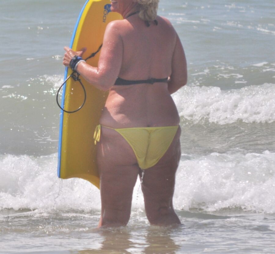 Free porn pics of My yellow bikini pissing in the Sea Linda Finemb 2 of 28 pics
