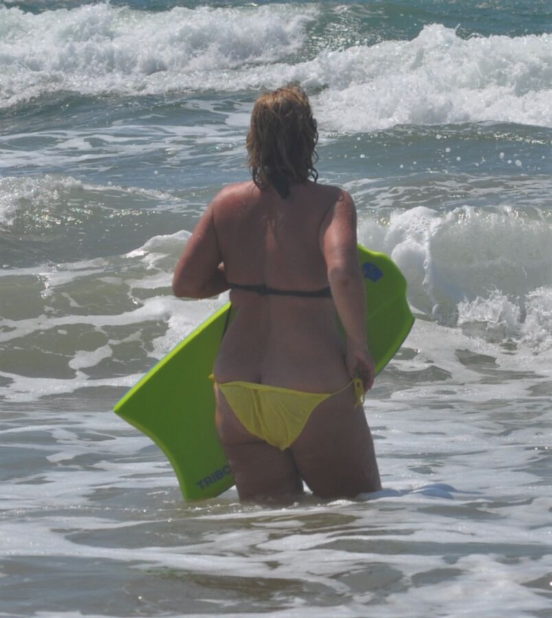 Free porn pics of My yellow bikini pissing in the Sea Linda Finemb 8 of 28 pics