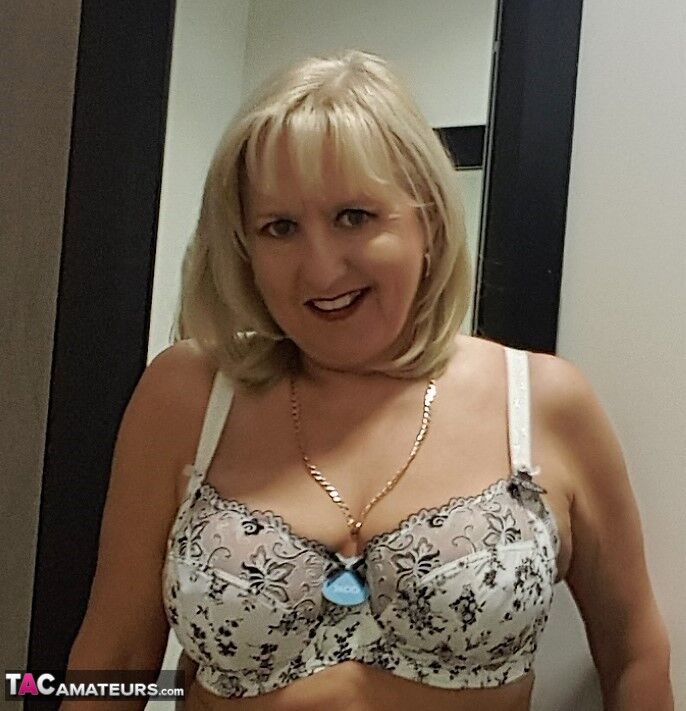 Free porn pics of Big-assed curvy Gran. Whats not to like? 14 of 40 pics