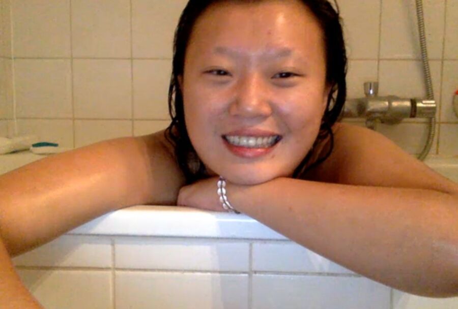 Free porn pics of Xinxin of Beijing China enjoys a Bath 1 of 50 pics