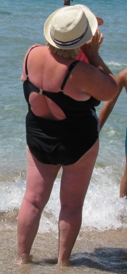 Free porn pics of Huge Tit Granny Beach candid 24 of 25 pics