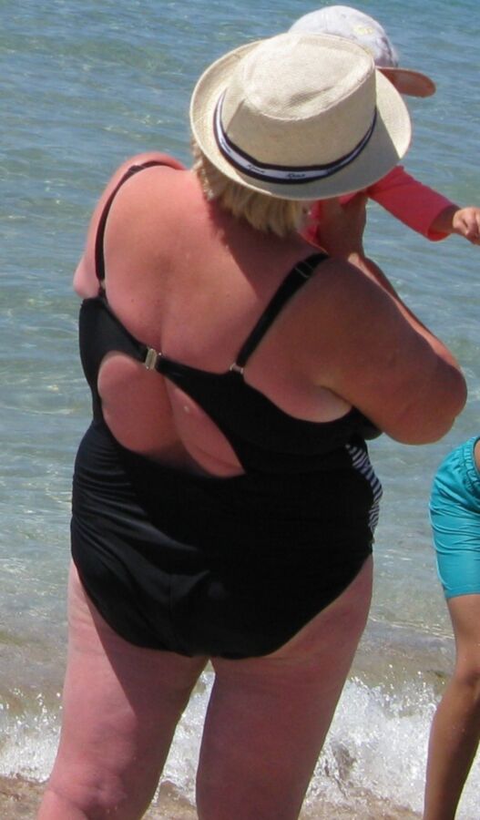 Free porn pics of Huge Tit Granny Beach candid 22 of 25 pics