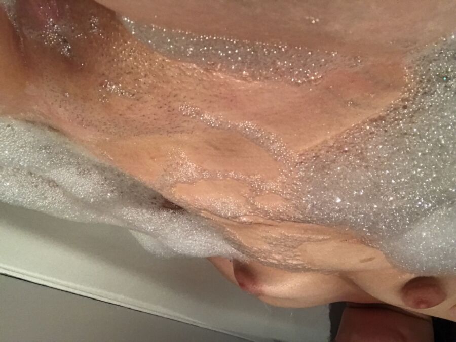 Free porn pics of Me in the bath tonight 4 of 7 pics