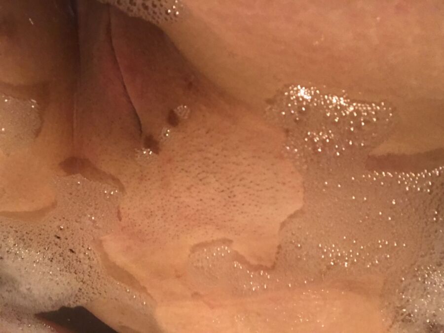 Free porn pics of Me in the bath tonight 6 of 7 pics