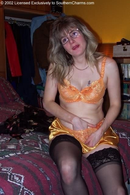 Free porn pics of Debbie UK (Milf Mature Blonde Glasses Boots) 11 of 769 pics