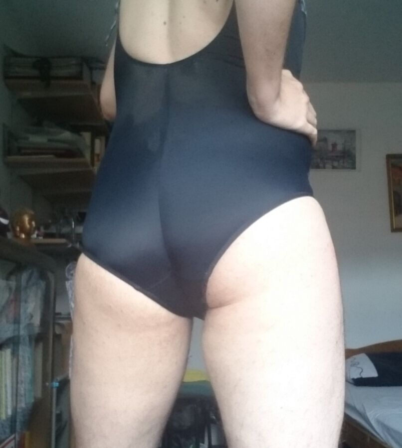 Free porn pics of Addicted to swimsuits! Big guy in tight swimsuit! 20 of 26 pics