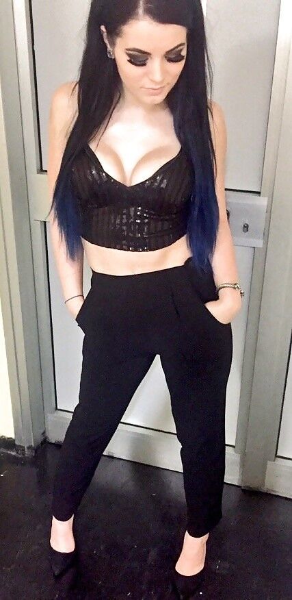 Free porn pics of wwe paige 17 of 50 pics