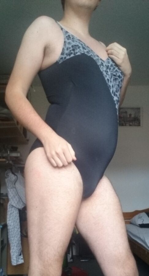 Free porn pics of Addicted to swimsuits! Big guy in tight swimsuit! 6 of 26 pics