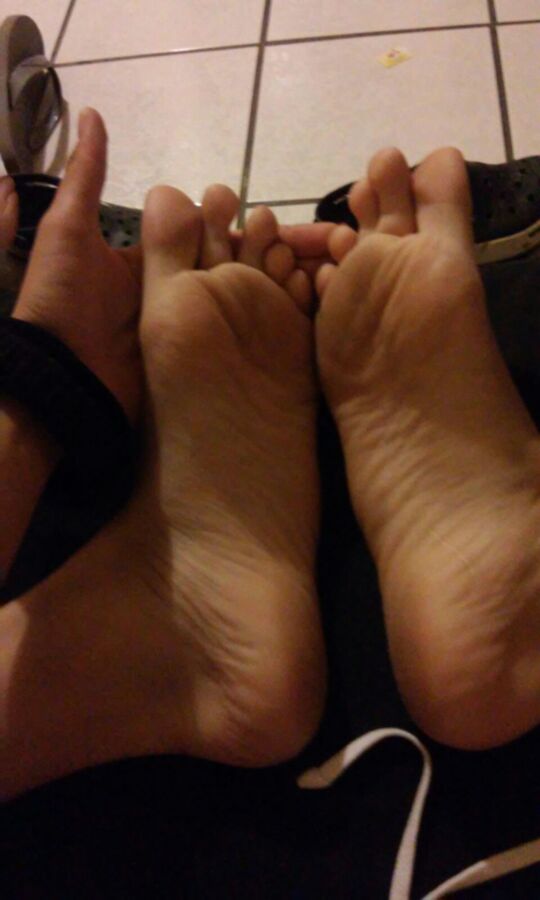 Free porn pics of Latina big feet soles 3 of 13 pics