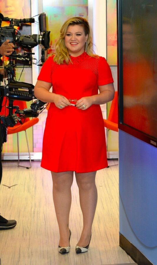 Free porn pics of Kelly Clarkson, In Pantyhose, For Your Use And Abuse. Comment 12 of 19 pics