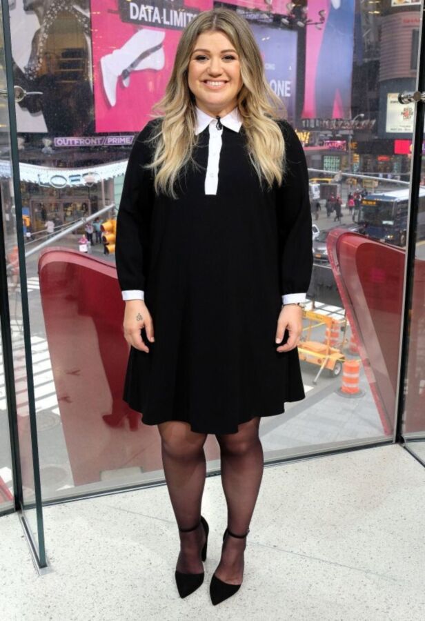 Free porn pics of Kelly Clarkson, In Pantyhose, For Your Use And Abuse. Comment 11 of 19 pics