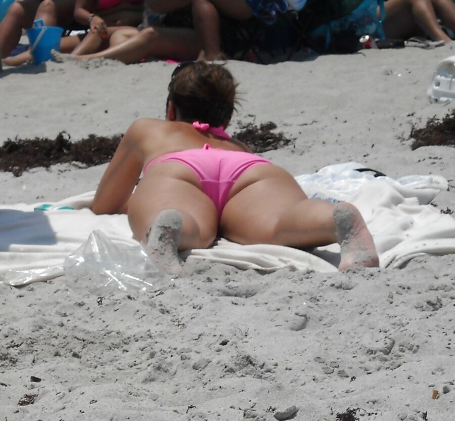 Free porn pics of creepshots at the beach 4 of 8 pics