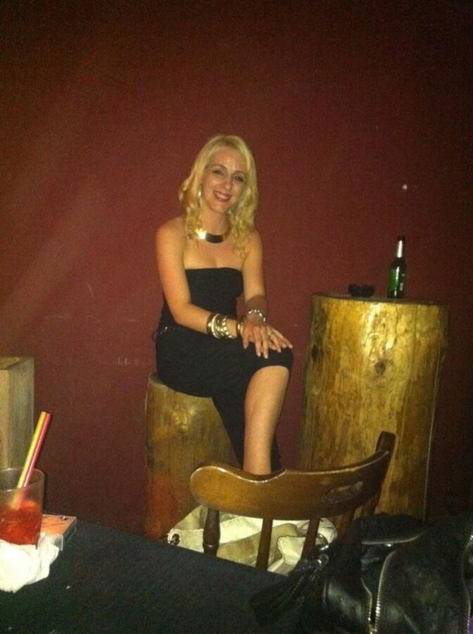 Free porn pics of Portuguese Claudia and other bar prostitutes in Italy 9 of 17 pics