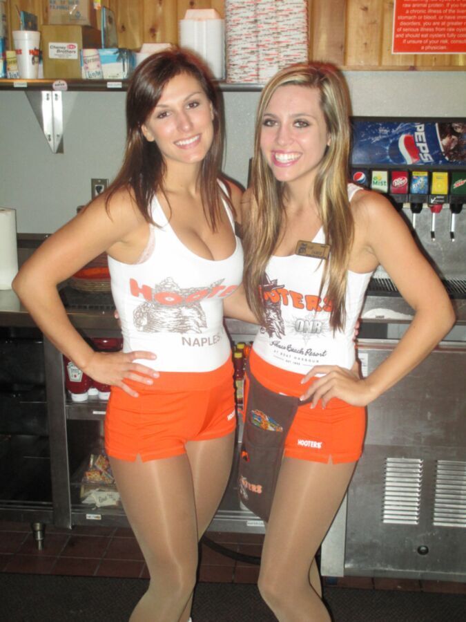 Free porn pics of Hooters girls 11 of 43 pics