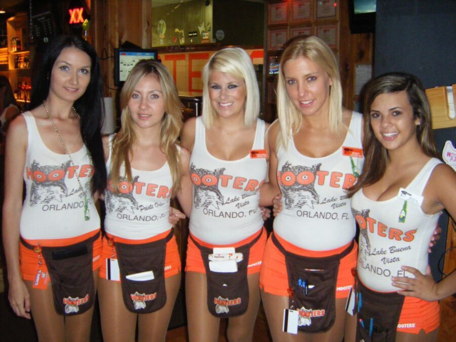 Free porn pics of Hooters girls 9 of 43 pics
