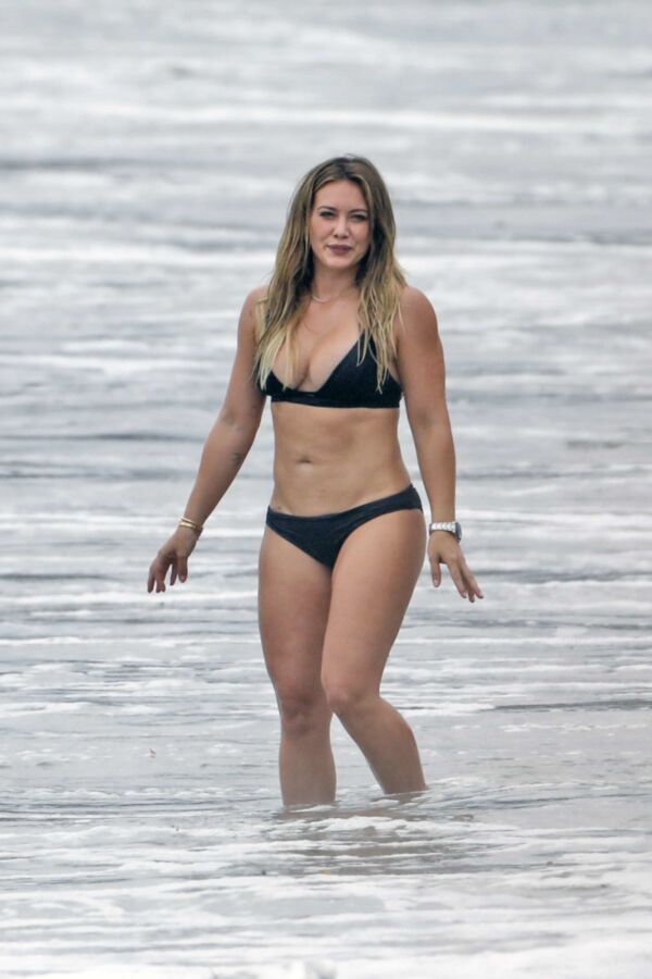 Free porn pics of Hillary Duff in bikini 6 of 32 pics