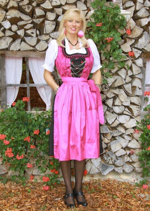 Free porn pics of Fesche Madln im Dirndl zum Sechsundviersigst`n 21 of 100 pics