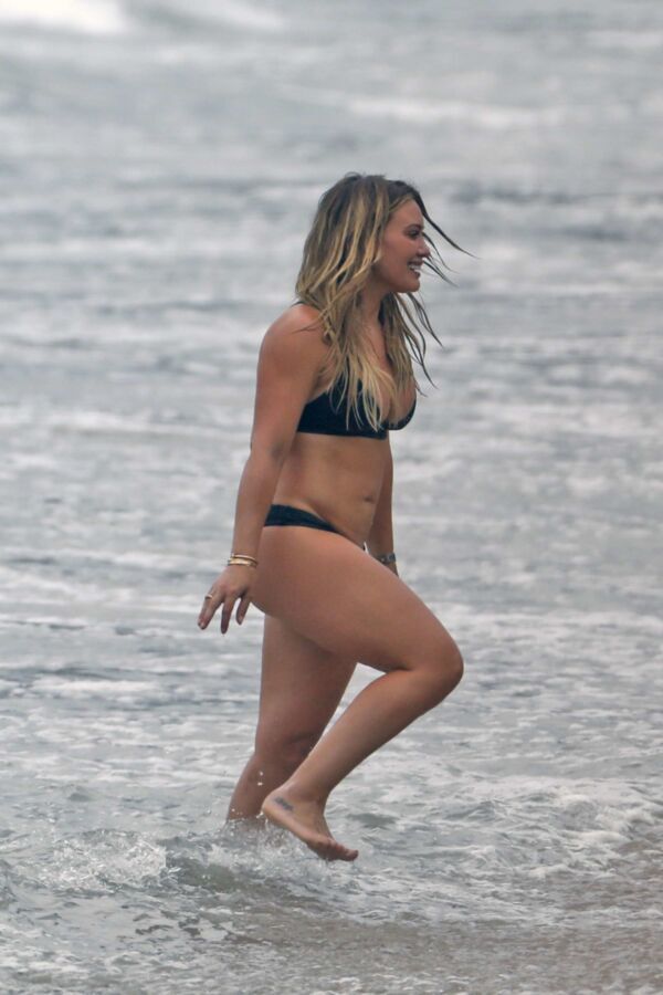 Free porn pics of Hillary Duff in bikini 16 of 32 pics