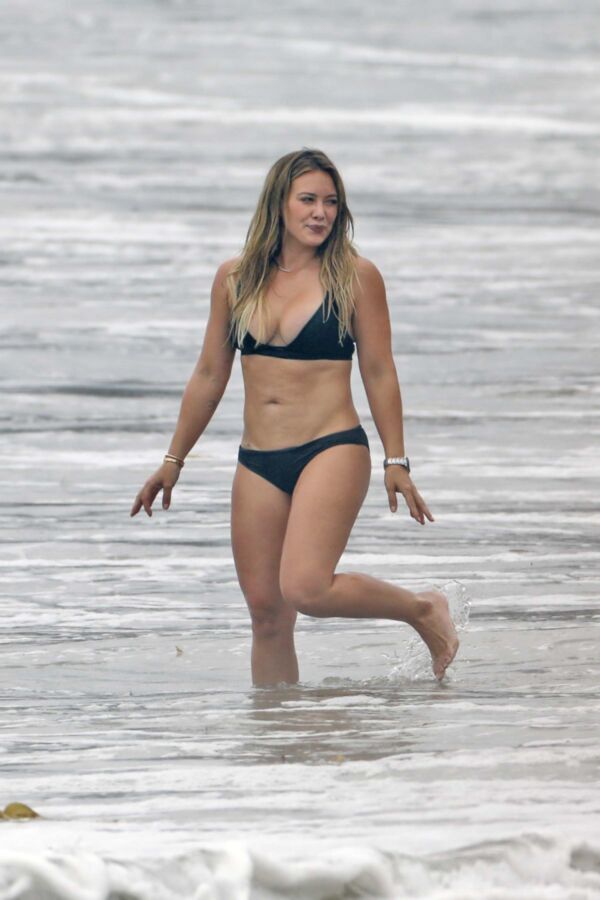 Free porn pics of Hillary Duff in bikini 13 of 32 pics