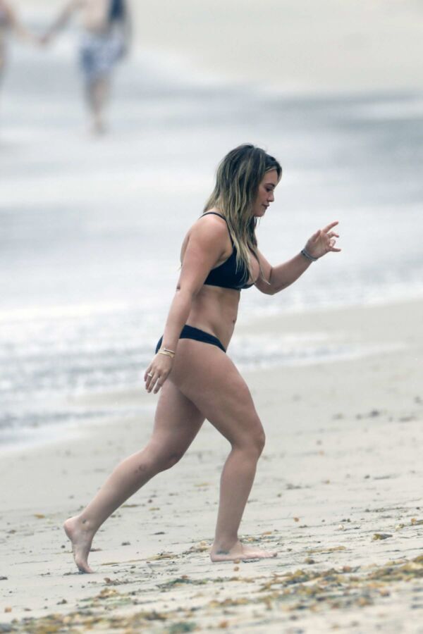 Free porn pics of Hillary Duff in bikini 8 of 32 pics