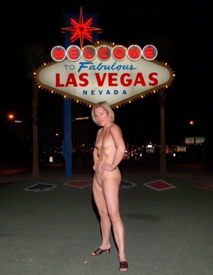Free porn pics of Fetish - Women flashing in Las Vegas 3 of 31 pics