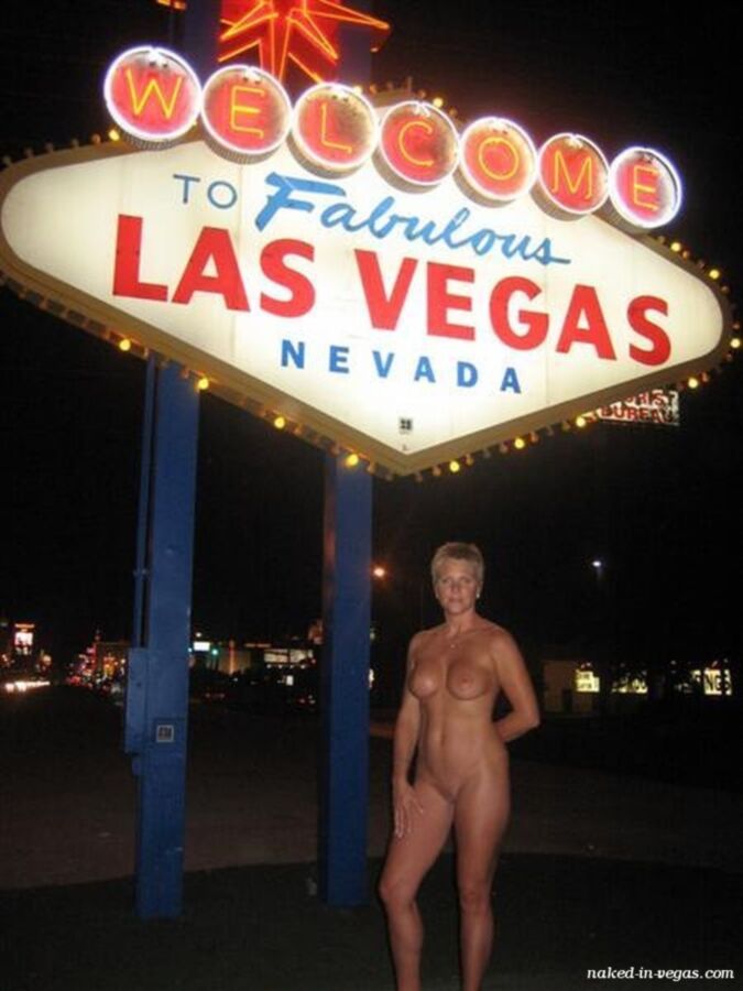 Fetish - Women flashing in Las Vegas.