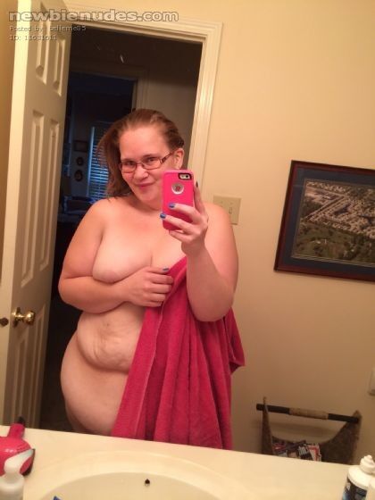 Free porn pics of SUPER Chunky SEXY Fat Girl Amateur with Belly Rolls to Die For 20 of 31 pics