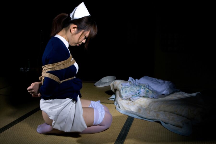 Free porn pics of Asian girl Mizuki tied up. 16 of 323 pics