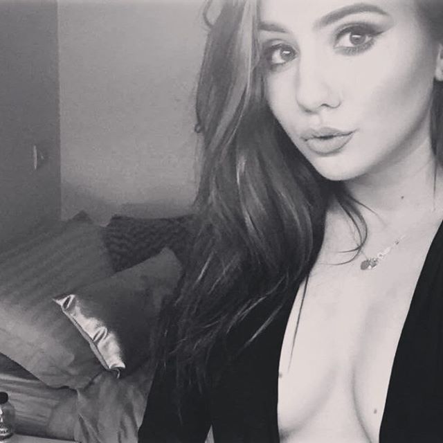 Free porn pics of Elle - Slutty Instagram teen wants to wrap her big lips around c 23 of 25 pics
