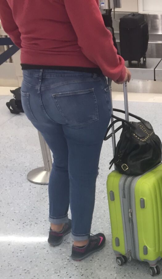 Free porn pics of Airport Ass again 2 of 7 pics