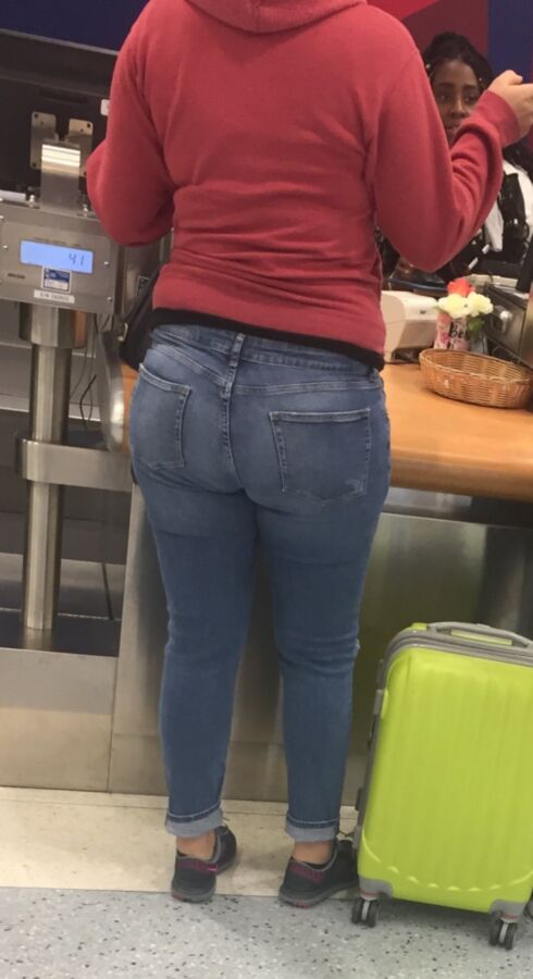 Free porn pics of Airport Ass again 6 of 7 pics