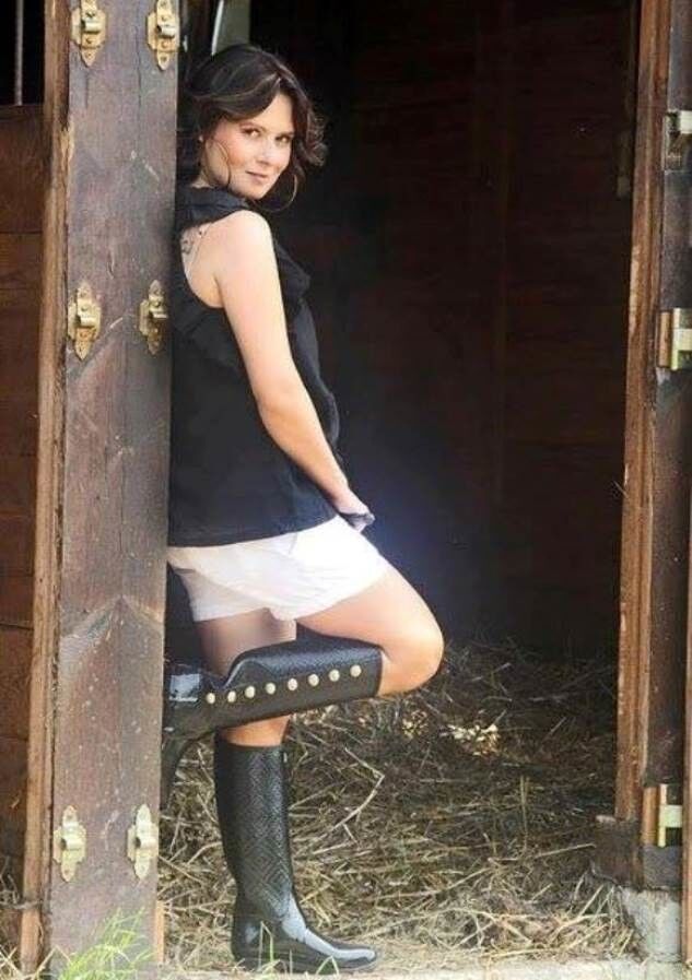 Free porn pics of Jodhpurs Tights and Boots  21 of 40 pics