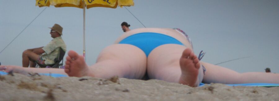 Free porn pics of nice fat ass mom on the beach 19 of 21 pics