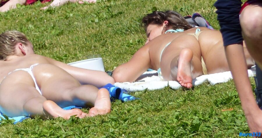 Free porn pics of Lesbian butt massage in a beachpark 1 of 69 pics