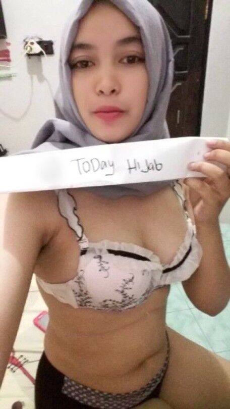 Free porn pics of Hijab Tits 1 of 5 pics