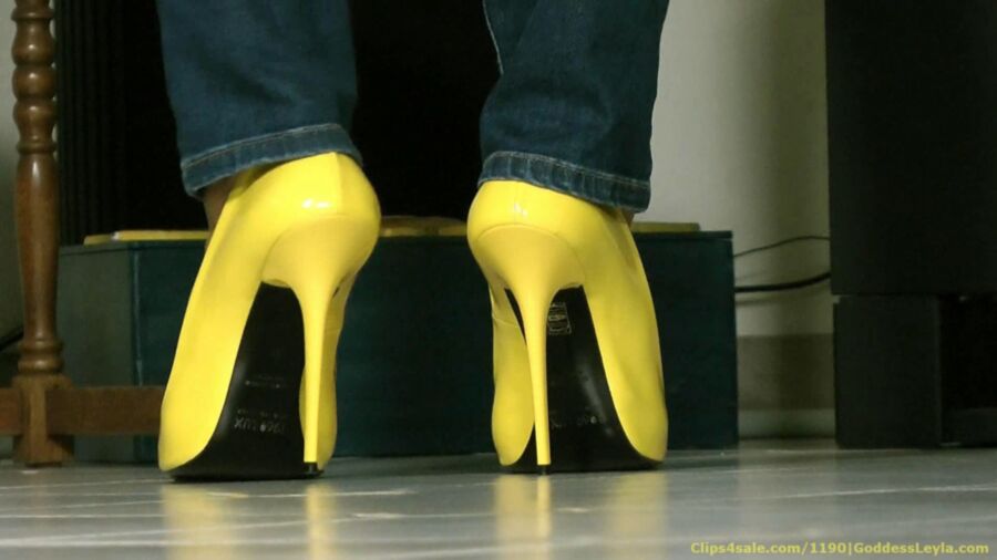 Free porn pics of New Yellow Stilettos Posing 12 of 60 pics