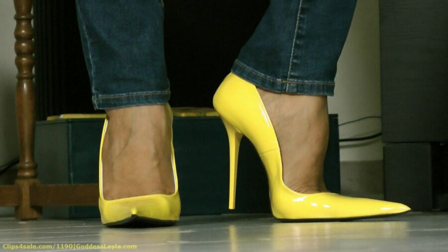 Free porn pics of New Yellow Stilettos Posing 4 of 60 pics