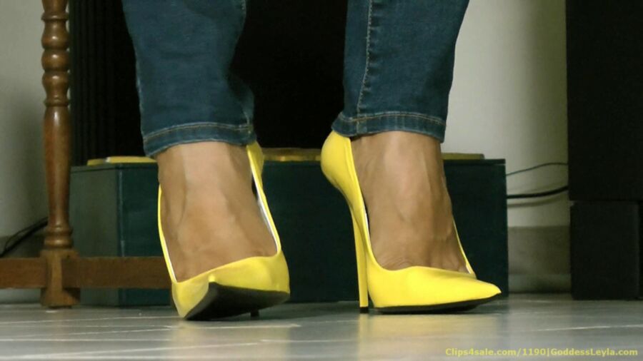 Free porn pics of New Yellow Stilettos Posing 14 of 60 pics