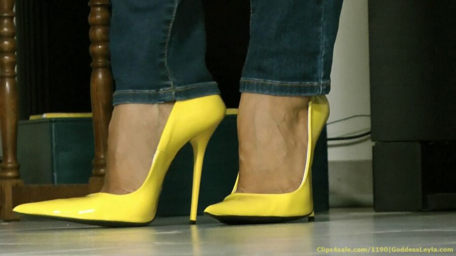 Free porn pics of New Yellow Stilettos Posing 8 of 60 pics