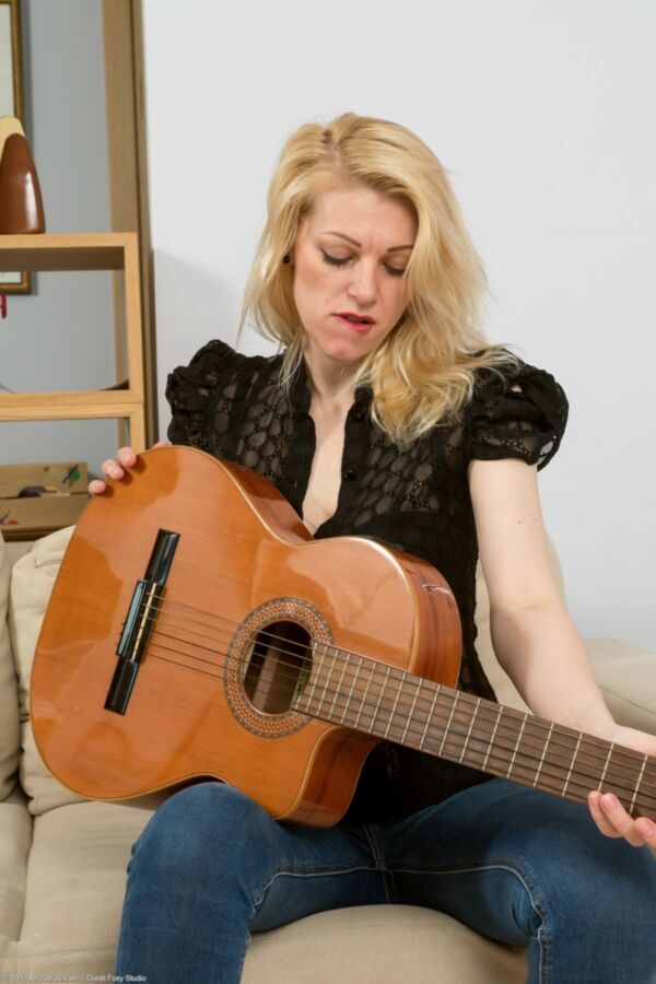 Free porn pics of Mature blond Sasha puts down her guitar and strips. 3 of 142 pics
