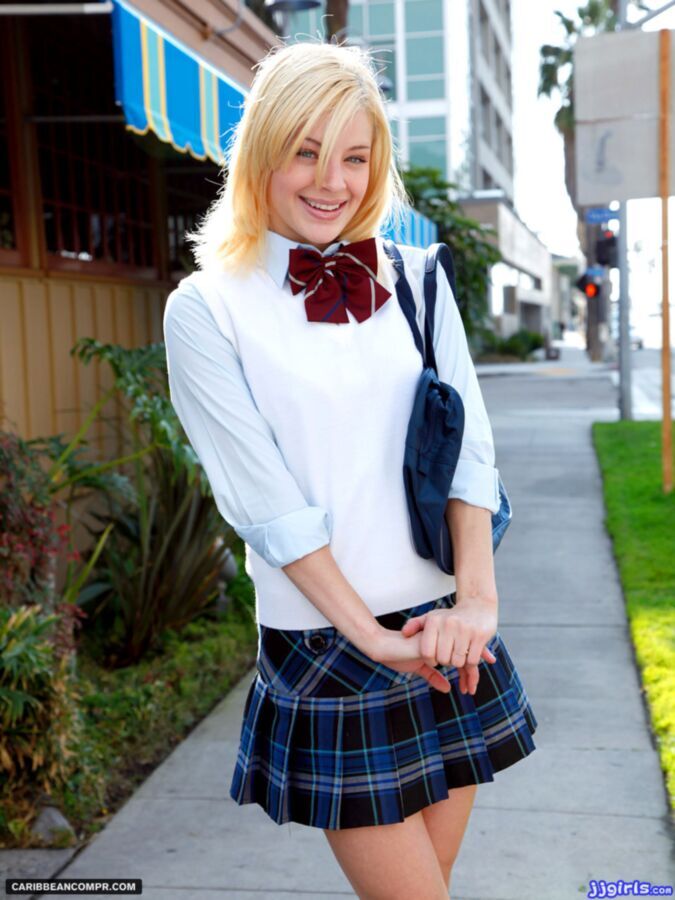Girlfriend throat outdoor schoolgirl