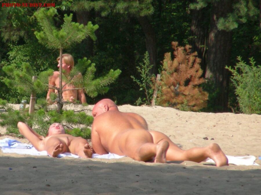 Free porn pics of Moscow beach nudists 9 of 17 pics