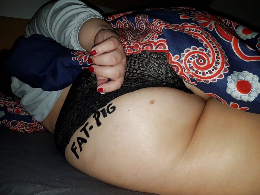 Free porn pics of Amateur Pig Slut Melanie Exposed 14 of 22 pics